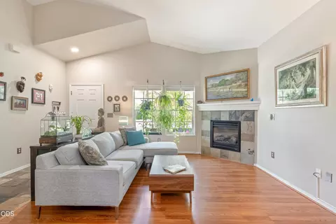 Living - 637 NE Mason, Bend, OR 97701 photo 4 of 4