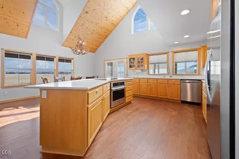 Kitchen - 24585 Dodds Rd, Bend, OR 97701 photo 4 of 13