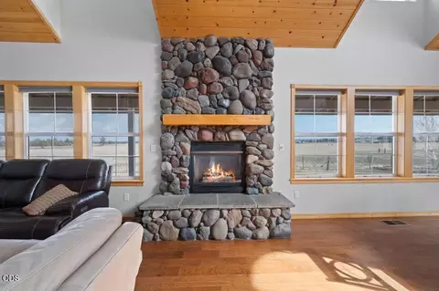 Living - 24585 Dodds Rd, Bend, OR 97701 photo 2 of 7