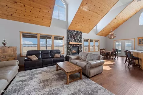 Living - 24585 Dodds Rd, Bend, OR 97701 photo 3 of 7
