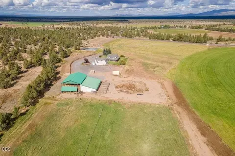 View/Area - 24585 Dodds Rd, Bend, OR 97701 photo 2 of 12