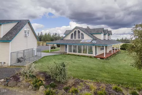 Exterior - 24585 Dodds Rd, Bend, OR 97701 photo 10 of 16