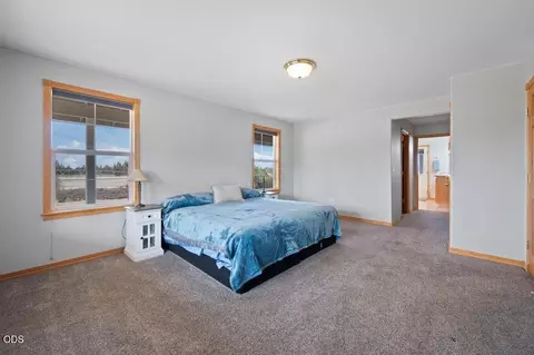 Bedroom - 24585 Dodds Rd, Bend, OR 97701 photo 2 of 4