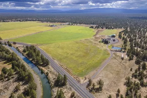 View/Area - 24585 Dodds Rd, Bend, OR 97701 photo 3 of 12