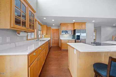 Kitchen - 24585 Dodds Rd, Bend, OR 97701 photo 6 of 13