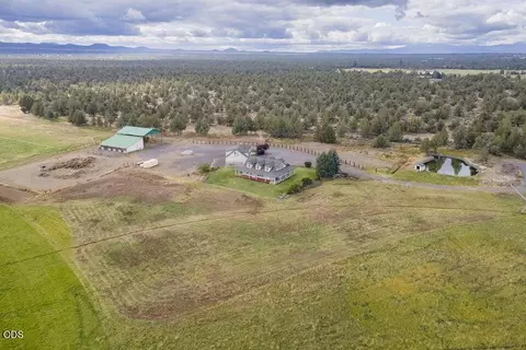 View/Area - 24585 Dodds Rd, Bend, OR 97701 photo 4 of 12
