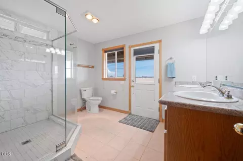 Bath - 24585 Dodds Rd, Bend, OR 97701 photo 3 of 6