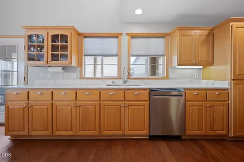 Kitchen - 24585 Dodds Rd, Bend, OR 97701 photo 8 of 13