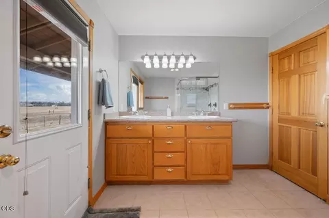 Bath - 24585 Dodds Rd, Bend, OR 97701 photo 2 of 6