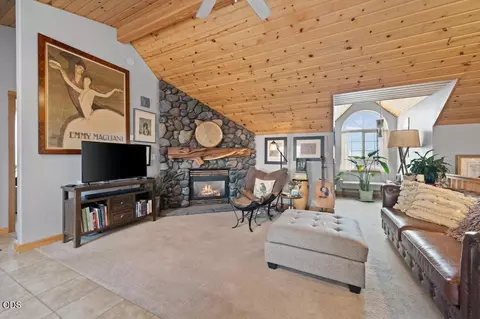 Living - 24585 Dodds Rd, Bend, OR 97701 photo 6 of 7