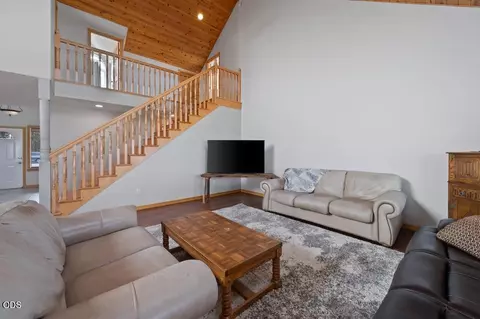 Living - 24585 Dodds Rd, Bend, OR 97701 photo 4 of 7