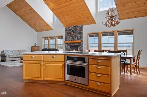 Kitchen - 24585 Dodds Rd, Bend, OR 97701 photo 3 of 13