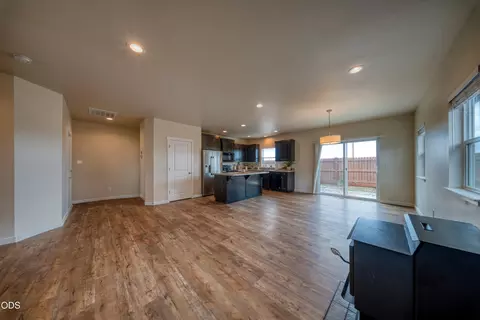 Living - 51227 Riley Ln, La Pine, OR 97739 photo 6 of 8