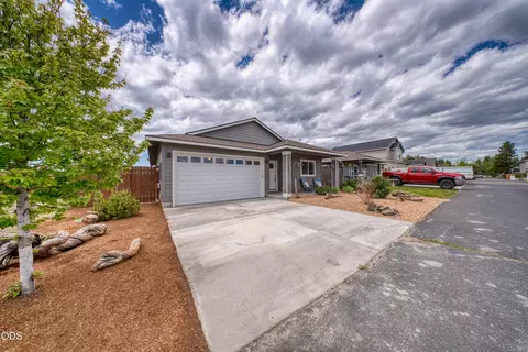 Exterior - 51227 Riley Ln, La Pine, OR 97739 photo 4 of 9