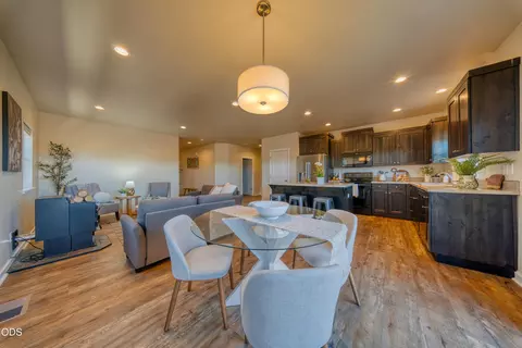 Dining - 51227 Riley Ln, La Pine, OR 97739 photo 1 of 3