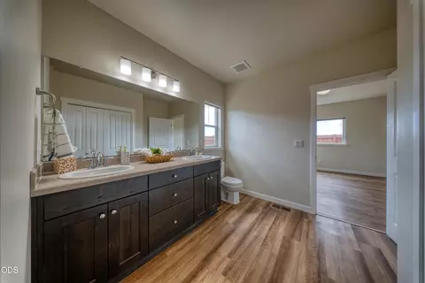 Bath - 51227 Riley Ln, La Pine, OR 97739 photo 5 of 7