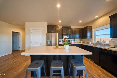 Kitchen - 51227 Riley Ln, La Pine, OR 97739 photo 2 of 4
