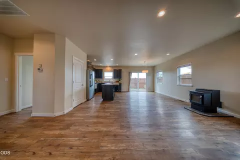 Living - 51227 Riley Ln, La Pine, OR 97739 photo 8 of 8