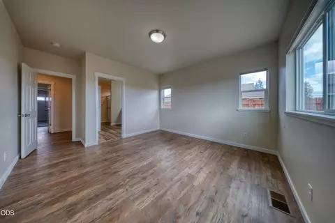 Bedroom - 51227 Riley Ln, La Pine, OR 97739 photo 1 of 9