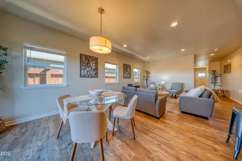 Dining - 51227 Riley Ln, La Pine, OR 97739 photo 2 of 3