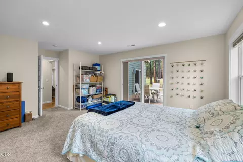 Bedroom - 14431 Crossroads Loop, Sisters, OR 97759 photo 3 of 8