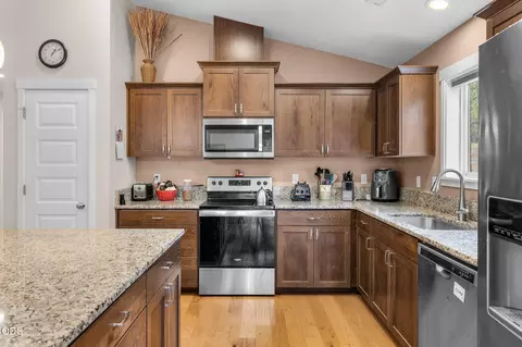 Kitchen - 14431 Crossroads Loop, Sisters, OR 97759 photo 3 of 3