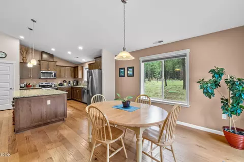 Dining - 14431 Crossroads Loop, Sisters, OR 97759 photo 2 of 3