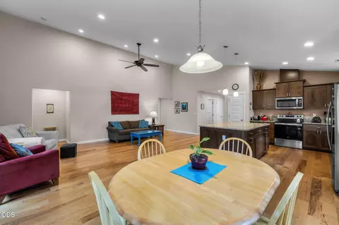 Dining - 14431 Crossroads Loop, Sisters, OR 97759 photo 3 of 3
