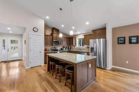Kitchen - 14431 Crossroads Loop, Sisters, OR 97759 photo 2 of 3
