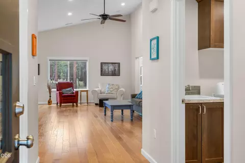 Entry Way - 14431 Crossroads Loop, Sisters, OR 97759 photo 2 of 2