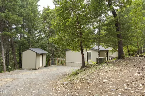 308 Limpy Creek Rd, Grants Pass, OR 97527