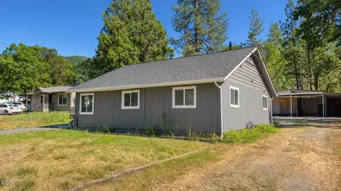 2895 Hamilton Ln, Grants Pass, OR 97527