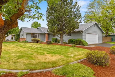 5292 Gatewood Dr, Klamath Falls, OR 97603