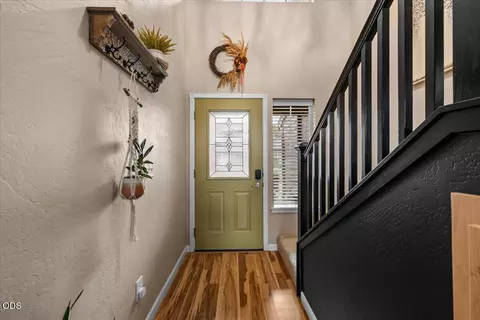Entry Way - 332 Live Oak Loop, Central Point, OR 97502 photo 2 of 4