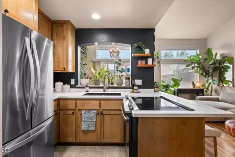 Kitchen - 332 Live Oak Loop, Central Point, OR 97502 photo 3 of 3