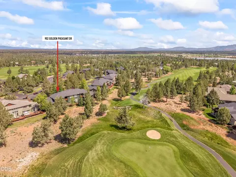 902 Golden Pheasant Dr, Redmond, OR 97756