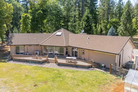 1133 Idlewild Dr, Cave Junction, OR 97523