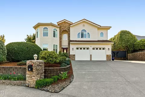 58 Shoreline Dr, Florence, OR 97439