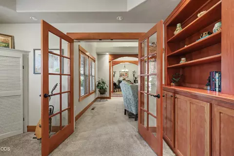 Entry Way - 225 Echo Way, Eagle Point, OR 97524 photo 2 of 5