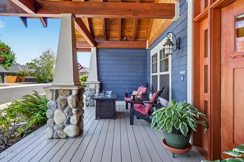 Exterior - 225 Echo Way, Eagle Point, OR 97524 photo 4 of 22