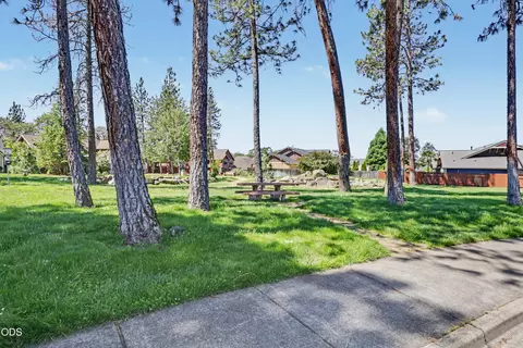 Exterior - 225 Echo Way, Eagle Point, OR 97524 photo 18 of 22