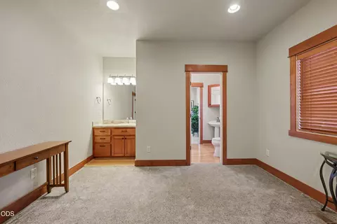 Bedroom - 225 Echo Way, Eagle Point, OR 97524 photo 5 of 5