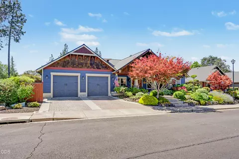 Exterior - 225 Echo Way, Eagle Point, OR 97524 photo 2 of 22