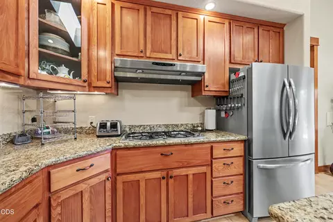 Kitchen - 225 Echo Way, Eagle Point, OR 97524 photo 2 of 5