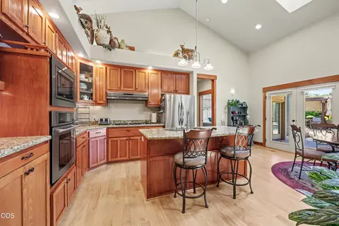 Kitchen - 225 Echo Way, Eagle Point, OR 97524 photo 1 of 5
