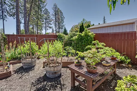 Exterior - 225 Echo Way, Eagle Point, OR 97524 photo 15 of 22