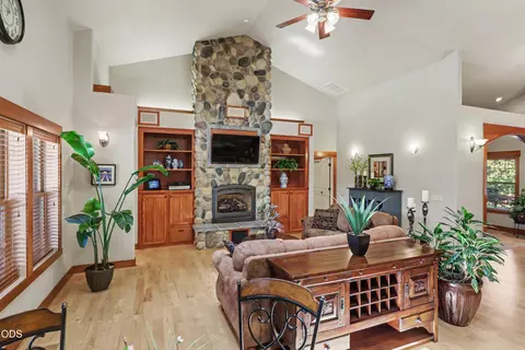 Living - 225 Echo Way, Eagle Point, OR 97524 photo 1 of 7