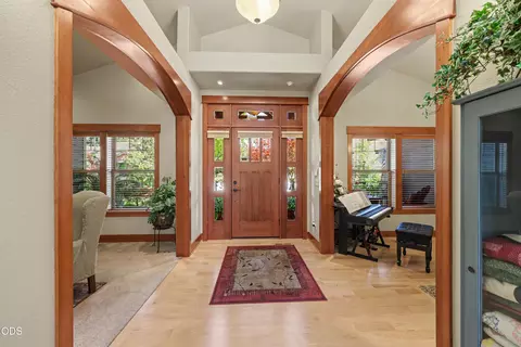 Entry Way - 225 Echo Way, Eagle Point, OR 97524 photo 1 of 5