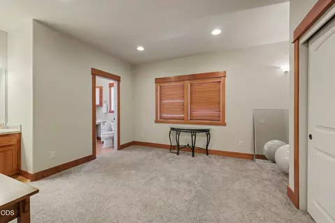 Bedroom - 225 Echo Way, Eagle Point, OR 97524 photo 4 of 5