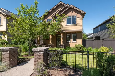 3711 NE Purcell Blvd, Bend, OR 97701